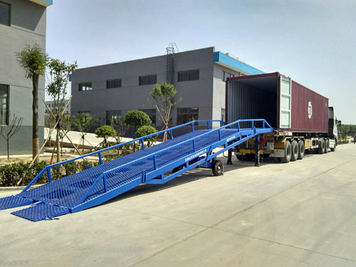 移動(dòng)式登車橋 移動(dòng)式登車橋