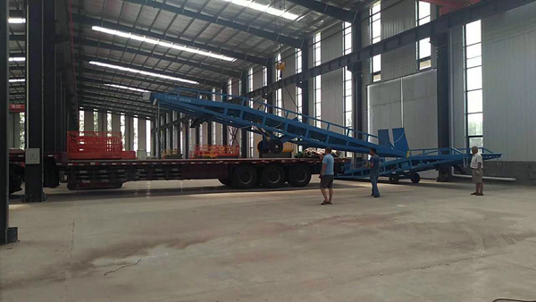 移動式液壓登車橋 移動式液壓登車橋
